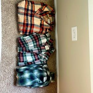 3 large American eagle flannels .